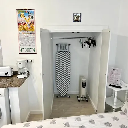 Modern Minimalist With Essential Comfort Διαμέρισμα Φουνκάλ