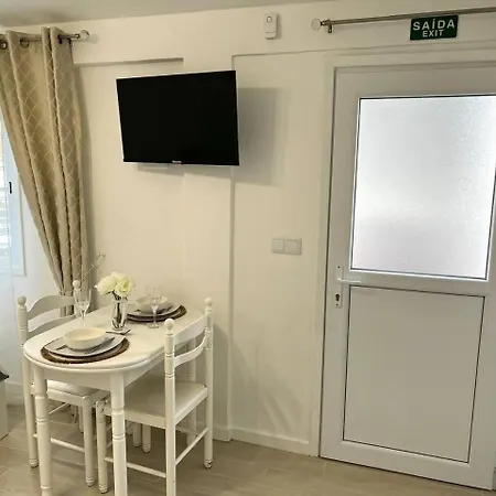 Modern Minimalist With Essential Comfort Apartamento