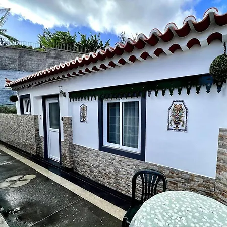 아파트 Modern Minimalist With Essential Comfort *