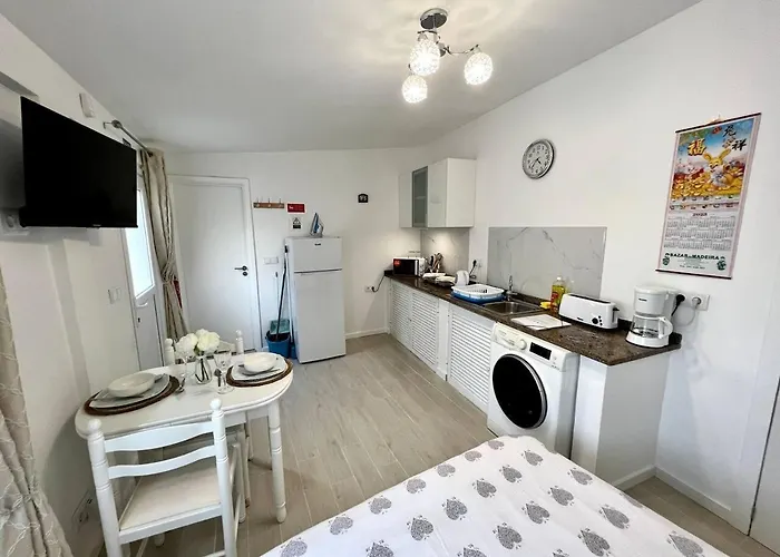 Appartement Modern Minimalist With Essential Comfort *